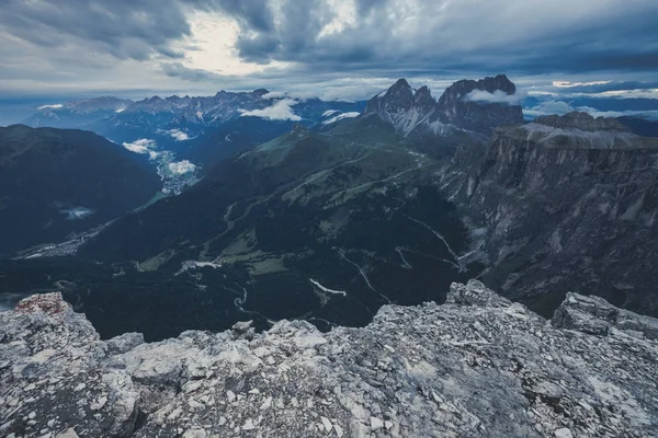 Alta montaña alpina paisaje dramático —  Fotos de Stock