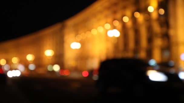 Éjszakai autópálya közlekedési lámpák a városban — Stock videók