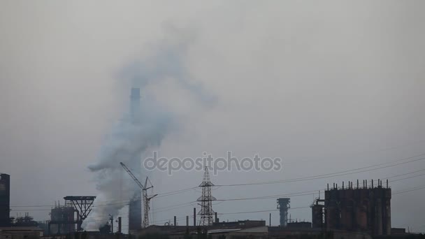 Poluição do ar fábrica industrial — Vídeo de Stock
