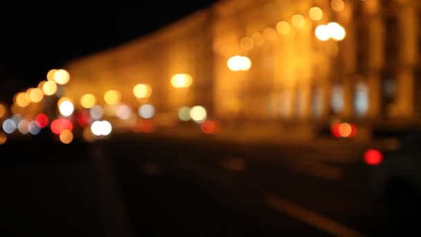 Nacht snelweg verkeerslichten in de stad — Stockvideo