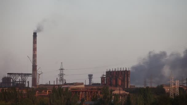 Hava kirliliği endüstriyel fabrika — Stok video