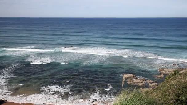 Idilliaca spiaggia estiva soleggiata dell'oceano Atlantico — Video Stock