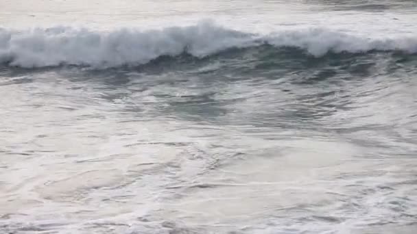 Atlanten Sommaren Vacker Utsikt Ocean Wave Nära Upp Video — Stockvideo