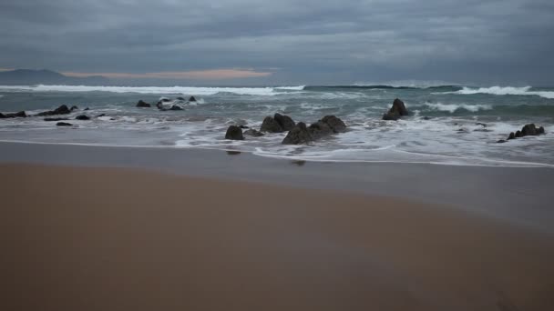 Paisagem costeira oceânica atlântica cénica — Vídeo de Stock