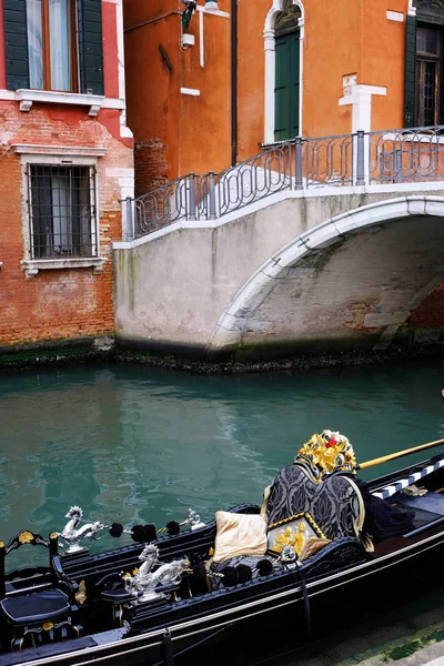 Gondol Venedik kanalına — Stok fotoğraf