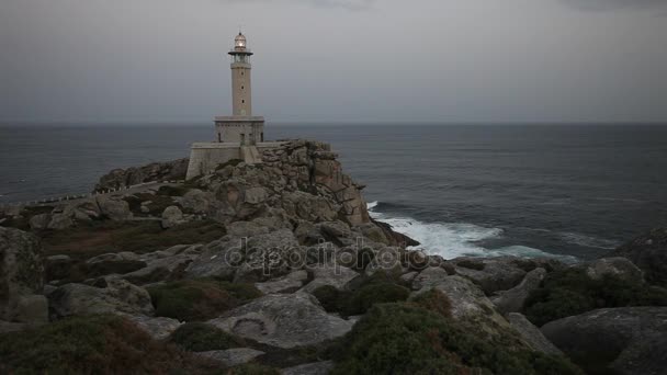 Punta Nariga Fyr Spanien Twilight — Stockvideo