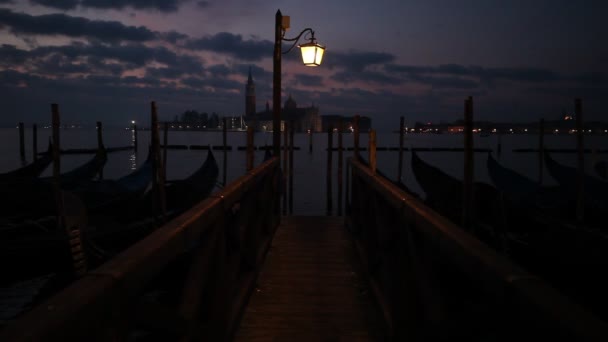 Gondoler Vågen Piazza San Marco San Giorgio Maggiore Bakgrunden Venedig — Stockvideo