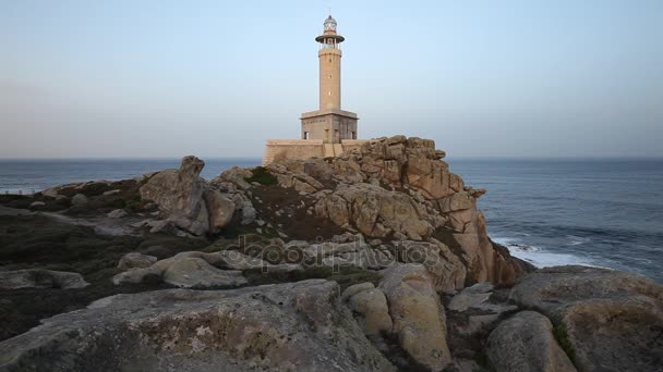 Farol Punta Nariga Espanha Crepúsculo — Vídeo de Stock