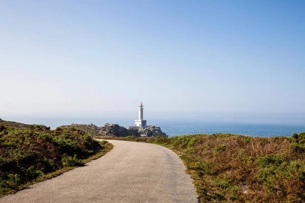 Faro de Punta Nariga en soleado día de verano — Foto de Stock