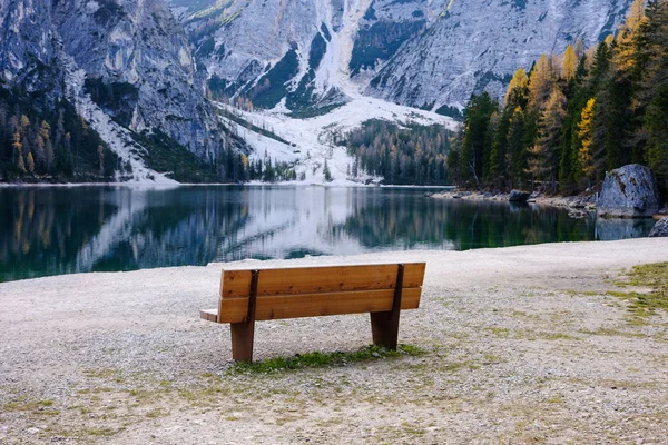 Bench near mountain lake — Stock Photo, Image
