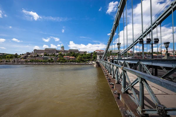 Chain bridge scenic summer view — Stock Photo, Image