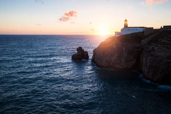 Leuchtturm bei Sonnenuntergang — Stockfoto