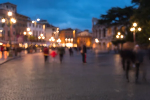 Vecchia notte europea città sfocatura sfondo — Foto Stock