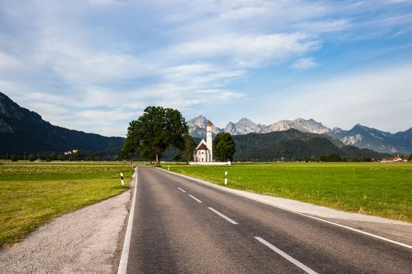 Vista de la Iglesia de San Colomán en Oberbayern, Baviera, Alemania — Foto de Stock
