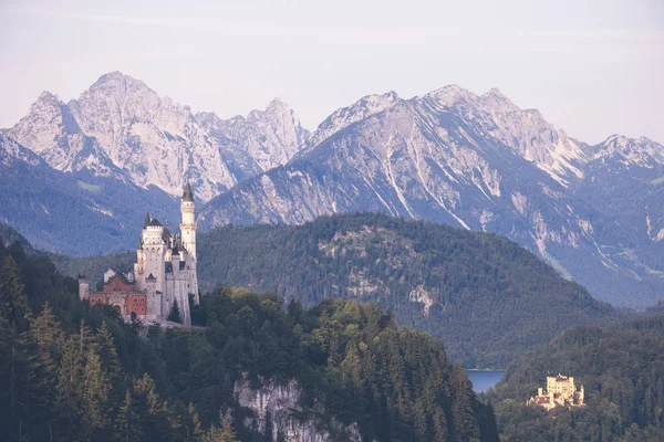 Bela vista do mundialmente famoso Castelo de Neuschwanstein . — Fotografia de Stock