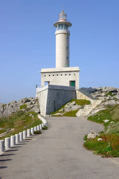 Faro de Punta Nariga en soleado día de verano — Foto de Stock