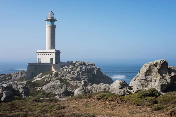 Faro de Punta Nariga en soleado día de verano — Foto de Stock