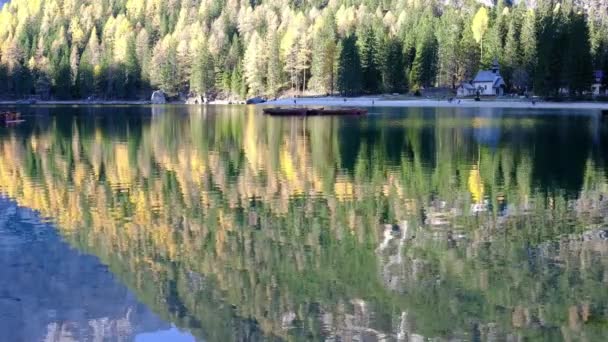 Sjön Lago Braies Dolomiterna Italien Alperna Hösten — Stockvideo