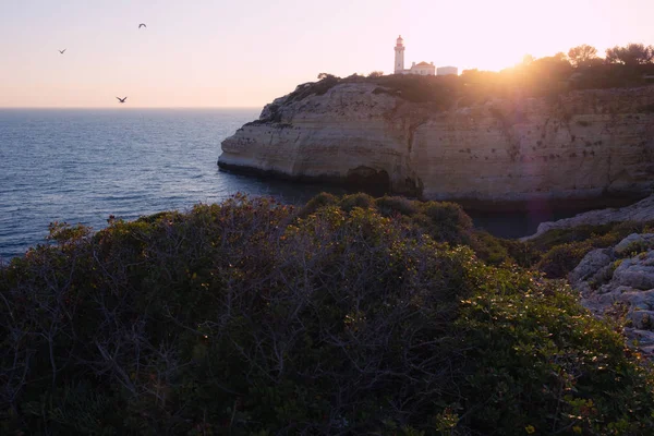 Portekiz 'in güney kıyısındaki Alfanzina Deniz Feneri, Algarve, Portekiz — Stok fotoğraf