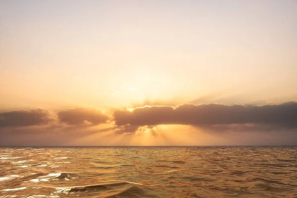 Západ slunce na pobřeží Atlantského oceánu. Florida, usa — Stock fotografie