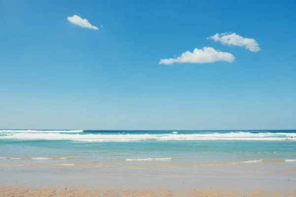 Praia Bonita Mar Tropical Céu Azul Phuket Tailândia — Fotografia de Stock