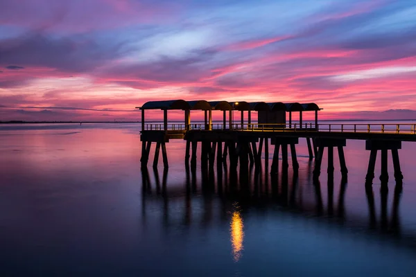 美国佐治亚州Jekyll岛一个美丽的海景日落和渔港 — 图库照片