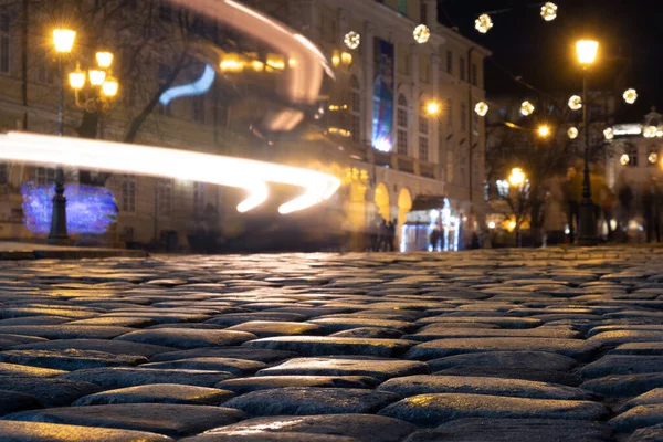 Cobble Kövek Régi Európai Utca Éjszakai Városi Fények — Stock Fotó