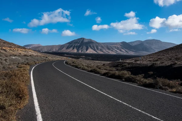 Estrada Interminável Para Parque Nacional Timanfaya Lanzarote Canary Ispands Espanha Imagem De Stock