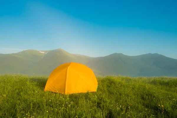 Tienda Camping Turístico Una Montaña Cárpatos Ucrania Europa Mundo Belleza — Foto de Stock