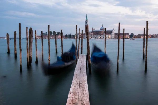 Vacío Sin Turistas Venecia Gondolas Amarradas Por Plaza San Marcos — Foto de Stock