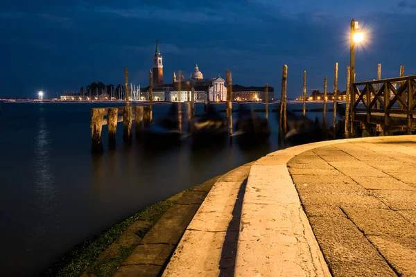 Leeg Geen Toeristen Venetië Gondels Afgemeerd Bij San Marcoplein Met — Stockfoto