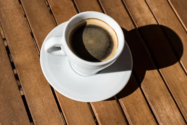 Kopje Koffie Houten Tafel Bovenaanzicht — Stockfoto