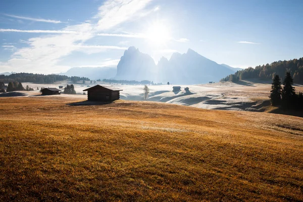 Maravilloso Paisaje Alpino Otoño Mañana Brumosa Seiser Alm Alpe Siusi — Foto de Stock