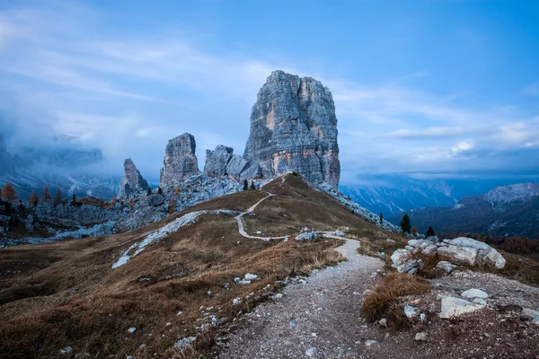 Cinque Torri Csúcs Panoráma Felhős Naplementében Dolomitok Alpok Olaszország — Stock Fotó
