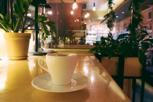 Close Van Een Kopje Koffie Coffeeshop Cafe Interieur — Stockfoto