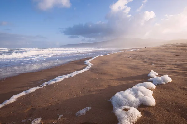 フロリダ州の砂浜の極端な広角の景色 青い空海の波夏の朝 ロイヤリティフリーのストック画像