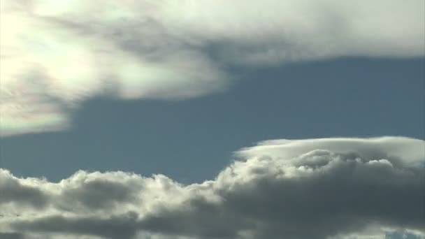 Timelapse δραματική σύννεφο γαλάζιο ουρανό — Αρχείο Βίντεο