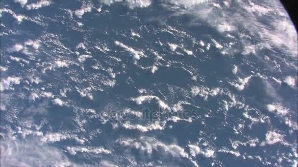 Nuages se déplaçant sur l'océan — Video