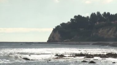 köpüklü hawaii su kayalıklarla tarafından