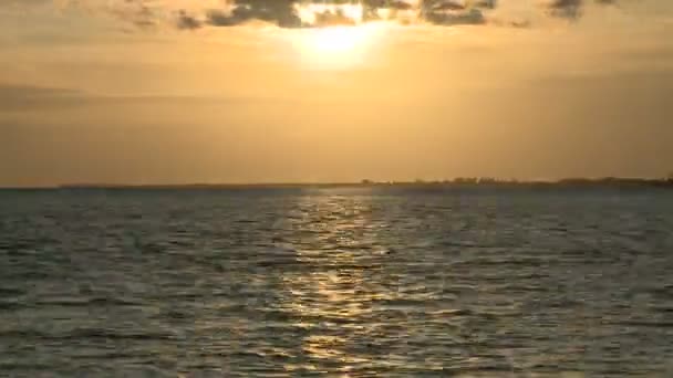 Puesta de sol sobre el timelapse del paisaje marino — Vídeo de stock