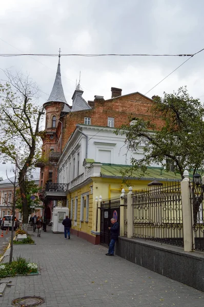 Edificio con una guglia, Kiev, Ucraina — Foto Stock