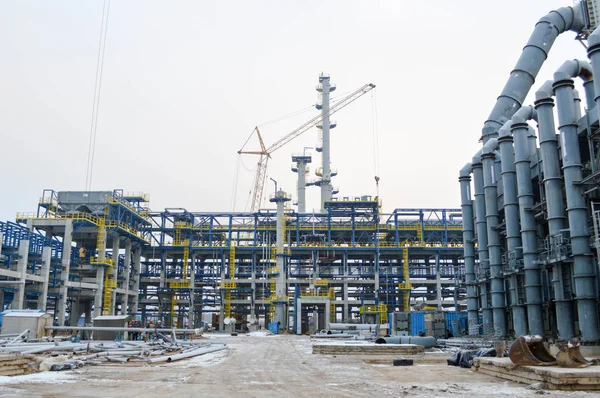 Byggandet Oljeraffinaderi Petrokemisk Med Hjälp Stor Byggnad Kranar Byggandet Process — Stockfoto