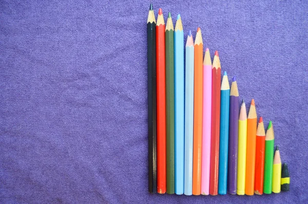 Una Carta Descendente Lápices Dibujo Coloridos Brillantes Variados Espacio Para —  Fotos de Stock