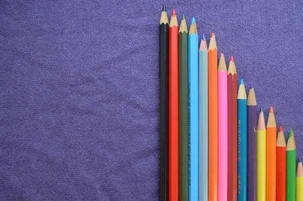 Graphique Descendant Crayons Dessin Colorés Lumineux Panachés Espace Pour Texte — Photo