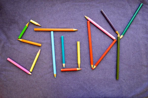 Ecrire Une Étude Écrite Crayons Couleur Étude Inscription Est Faite — Photo