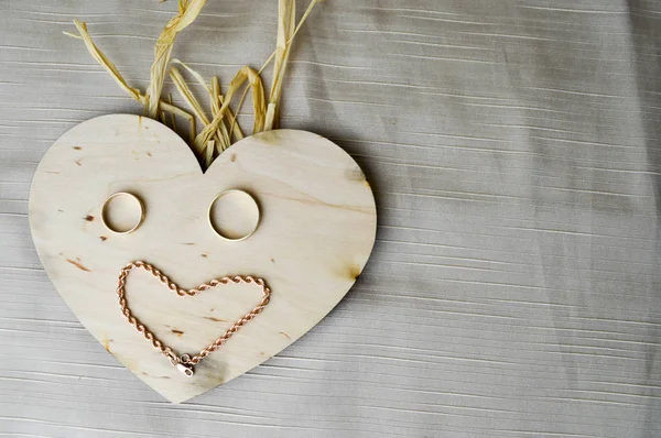 Smiling Cheerful Kind Face Straw Hair Made Wooden Heart Valentine — Stock Photo, Image