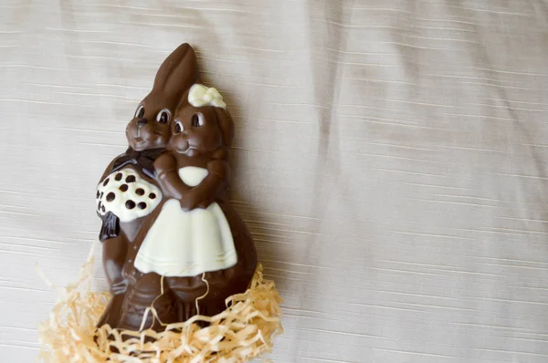 Two Chocolate Rabbits Two Tasty Embracing Chocolate Hares Loving Couple — Stock Photo, Image