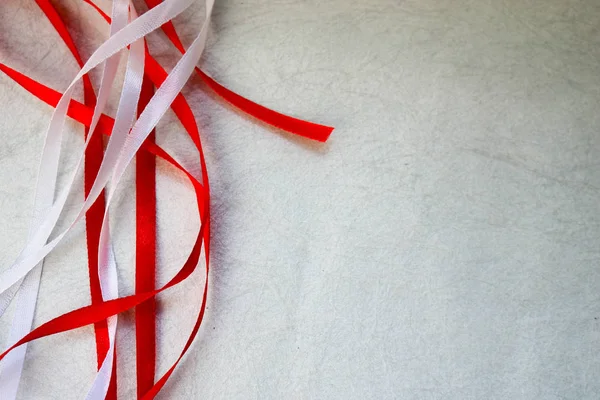 Υφή Κόκκινο Και Λευκό Όμορφες Γιορτινές Κορδέλες Από Ένα Τεχνητό — Φωτογραφία Αρχείου