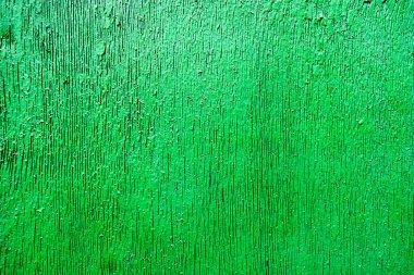 Parlak yeşil doymuş kabartma doku güzel dikey şeritler, çatlaklar, güzel desen, arka plan ile ahşap boya ile boyanmış..