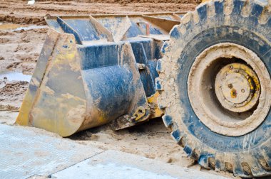Büyük metal endüstriyel kazıcı kovası, buldozer yol onarımı ve toprak kazısı için özel inşaat ekipmanları.